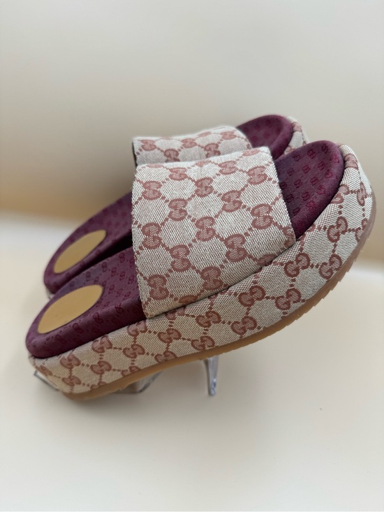 Shoes - Gucci GG Supreme Platform Sandals EU 40 Canvas Slides